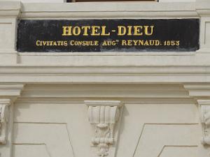 19 Hotel Dieu